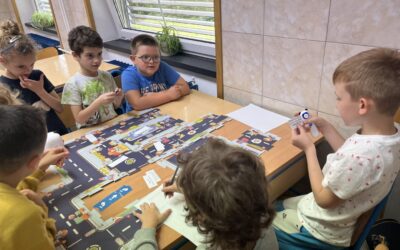 Emocije, kodiranje i priče uz robota mTiny – učenje koje pokreće