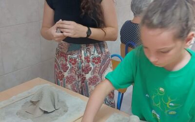 Dame u povijesnim haljinama u našoj školi