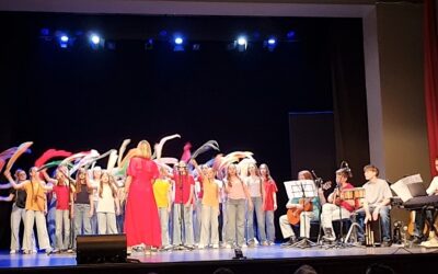 Pjevački zbor i ansambl škole pobjednici 9. Festivala dječjeg glazbenog stvaralaštva